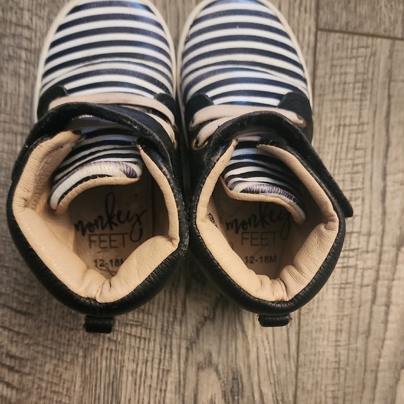 Monkey Feet Striped Black and White Kids Shoes 12-18 Months - Picture 3 of 3